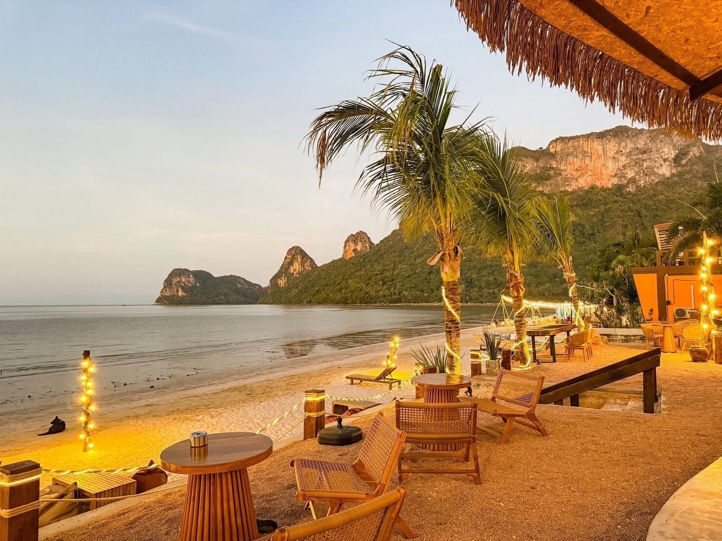 บาร์ริมหาด