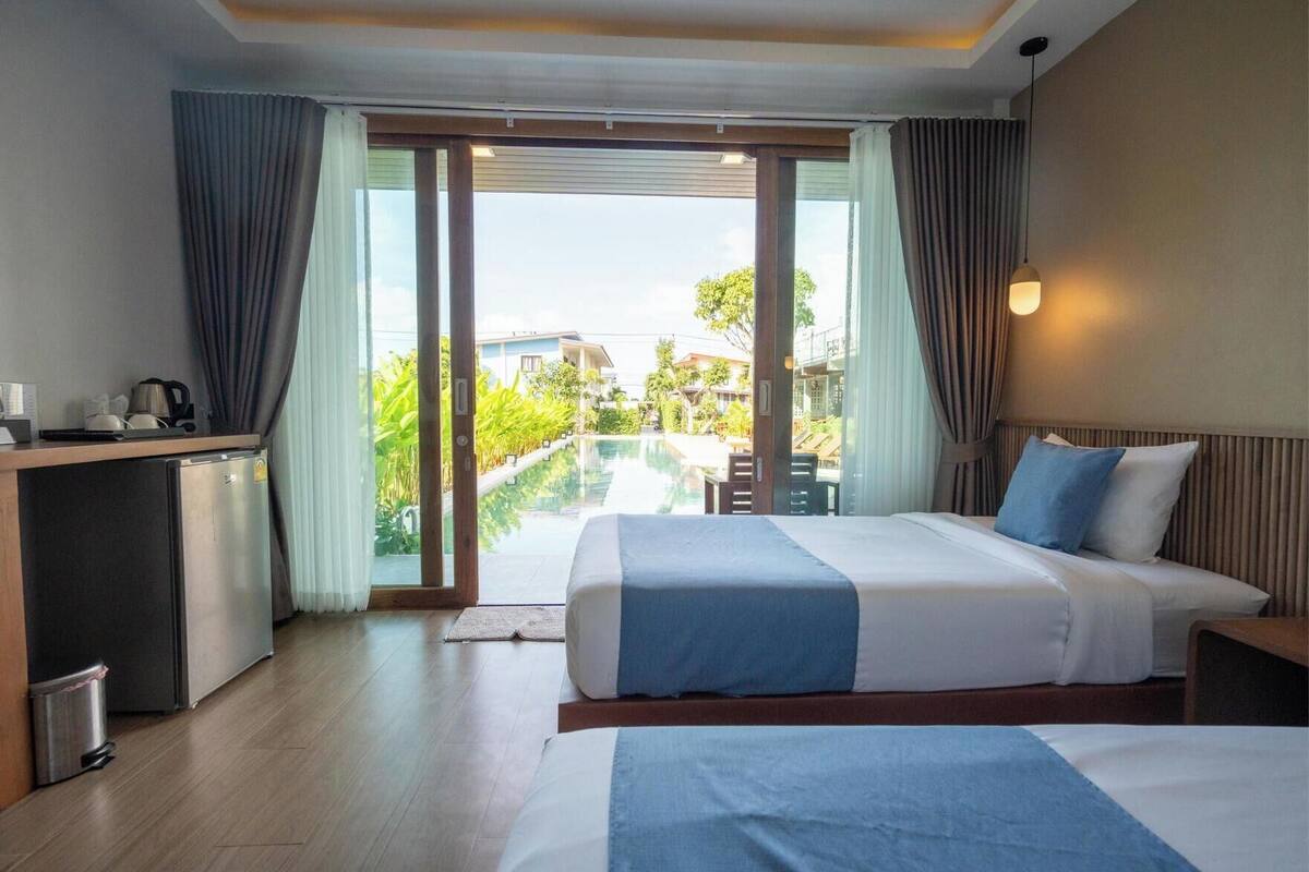 Minibar, blackout drapes, cribs (free), rollaway beds (surcharge)