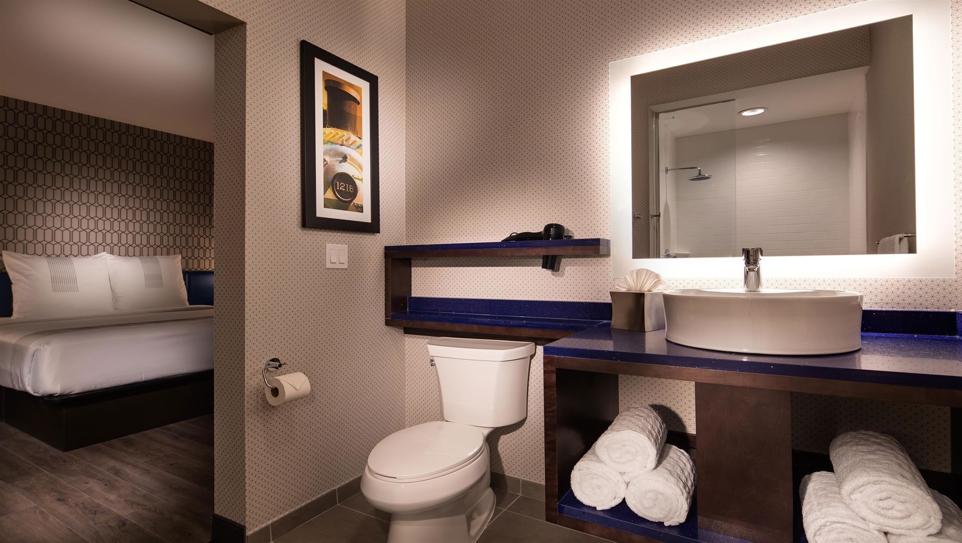 Baño | Regadera tipo lluvia, amenidades de baño gratuitas, secadora de cabello 
