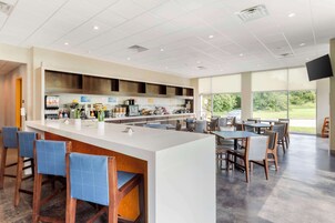 Desayuno completo incluido todos los días 