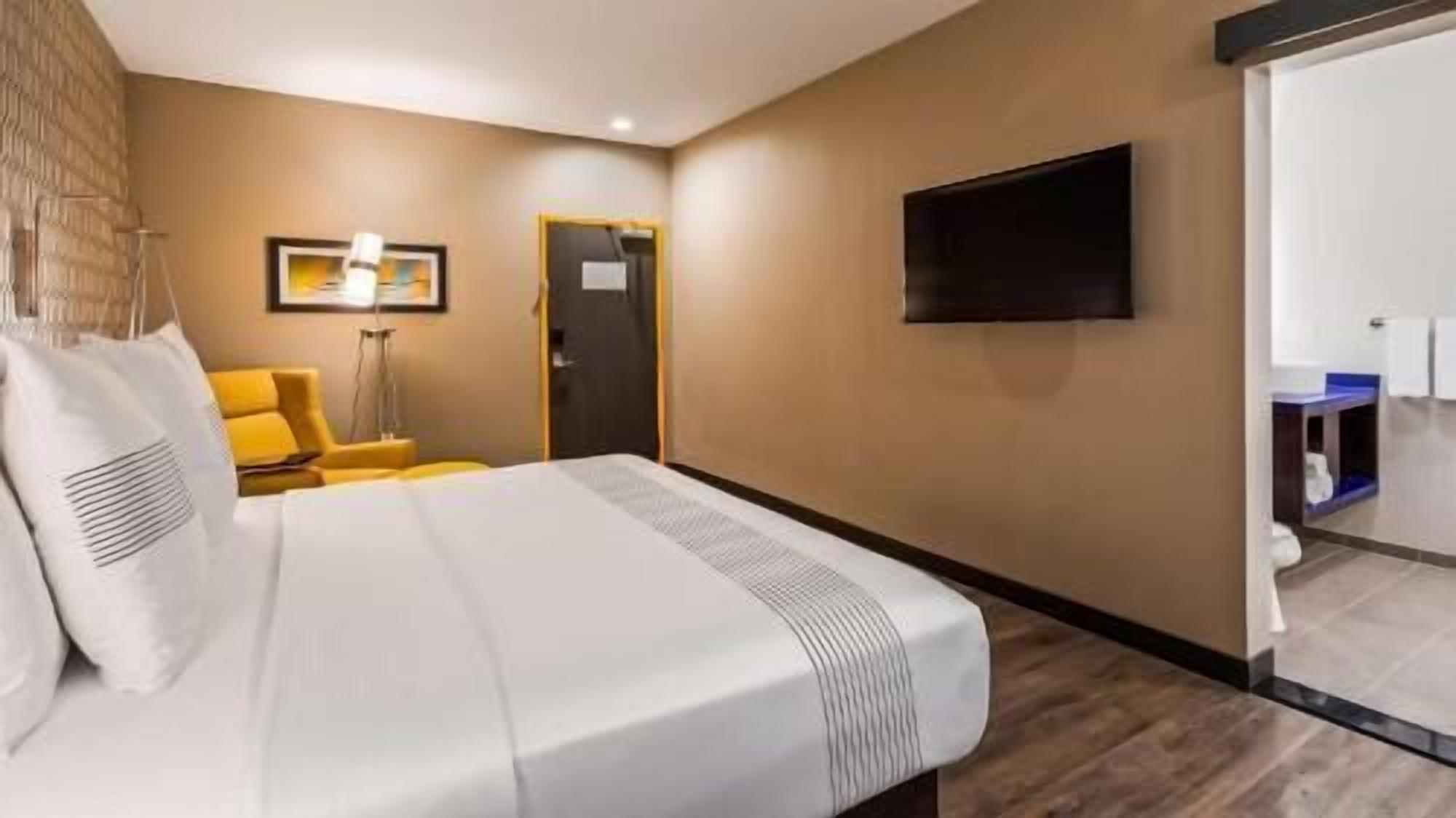 Ropa de cama de alta calidad, camas con pillow-top y cortinas blackout 