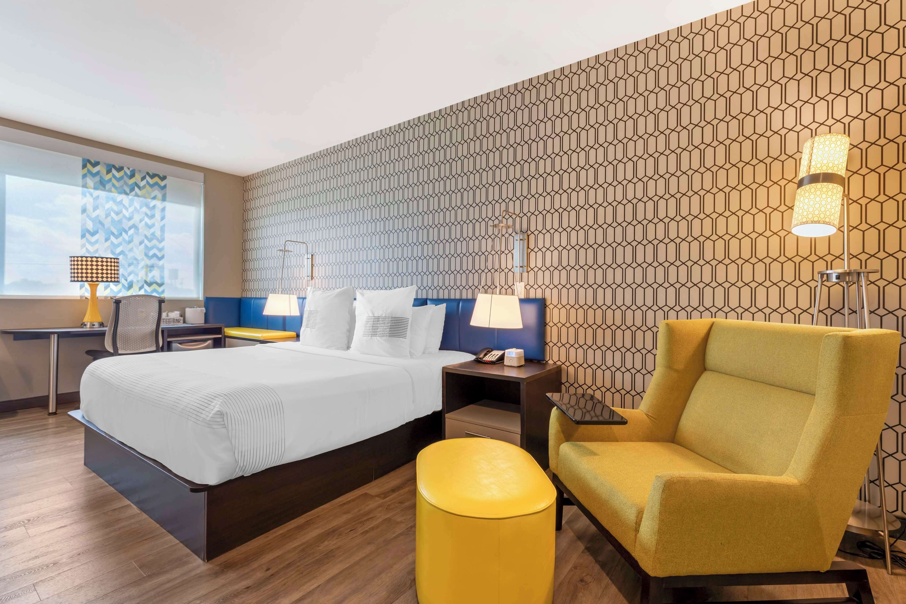 standard room, 1 king bed, non smoking, refrigerator | premium bedding, pillow-top beds, blackout curtains, iron/ironing board