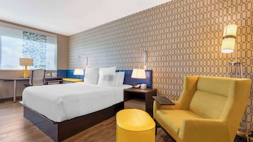 Standard Room, 1 King Bed, Non Smoking, Refrigerator | Premium bedding, pillow-top beds, blackout curtains, iron/ironing board