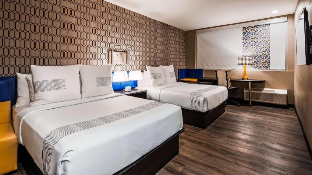 Ropa de cama de alta calidad, camas con pillow-top y cortinas blackout 