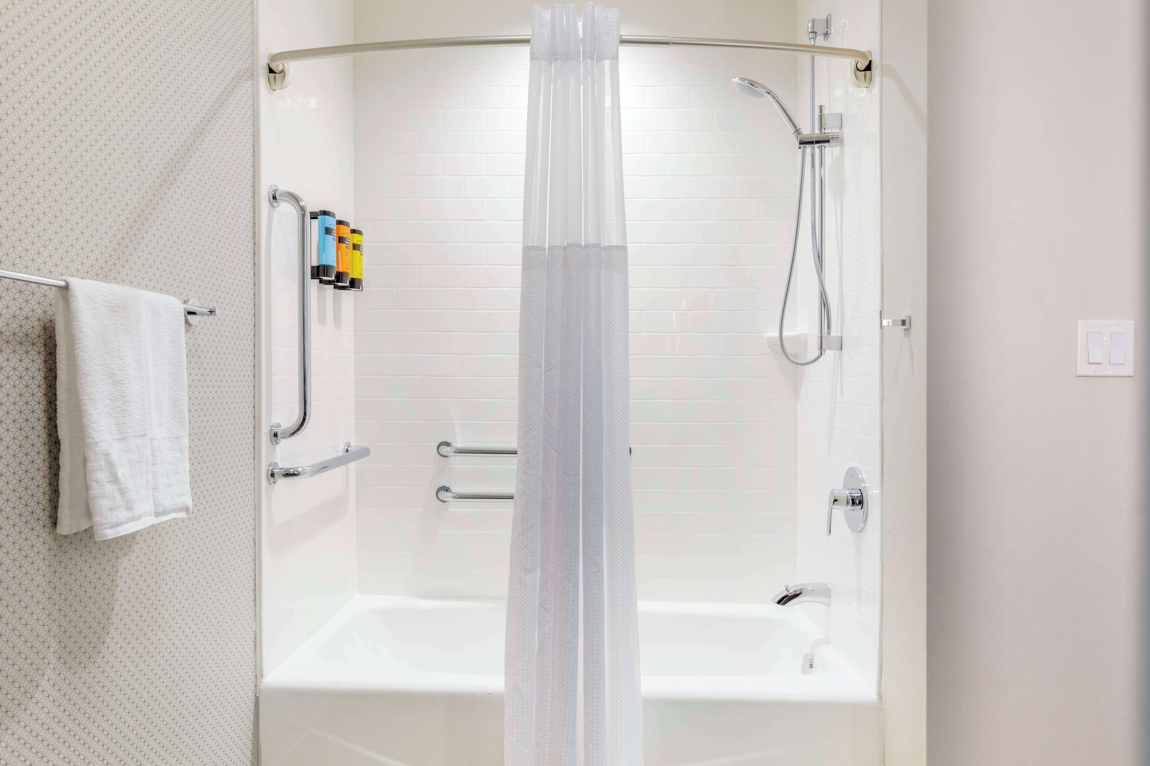 rainfall showerhead, free toiletries, hair dryer, towels