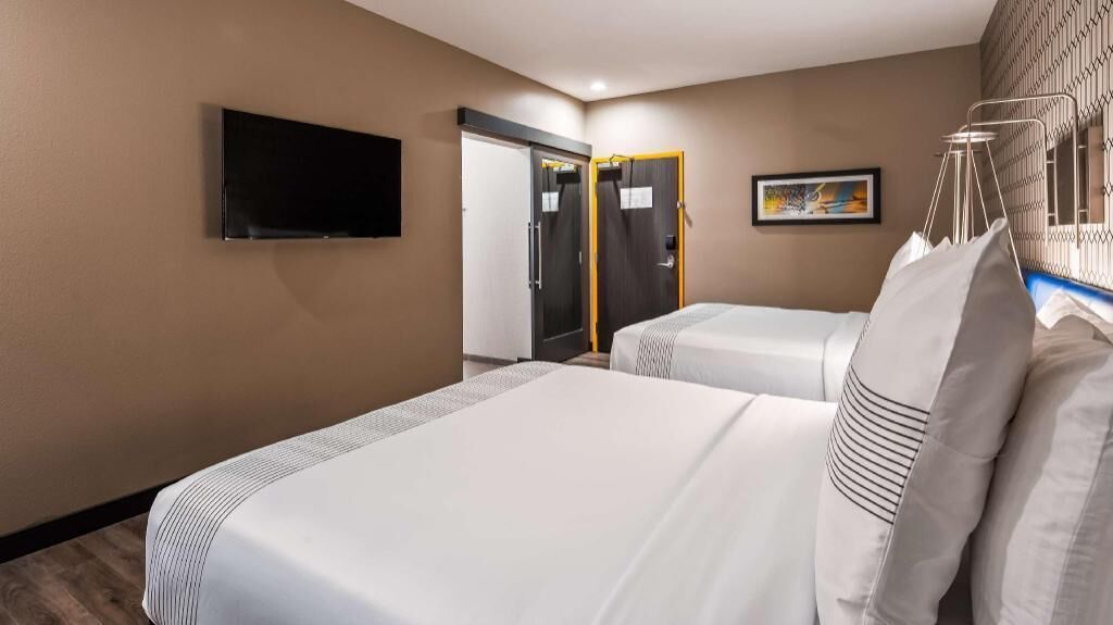 Ropa de cama de alta calidad, camas con pillow-top y cortinas blackout 