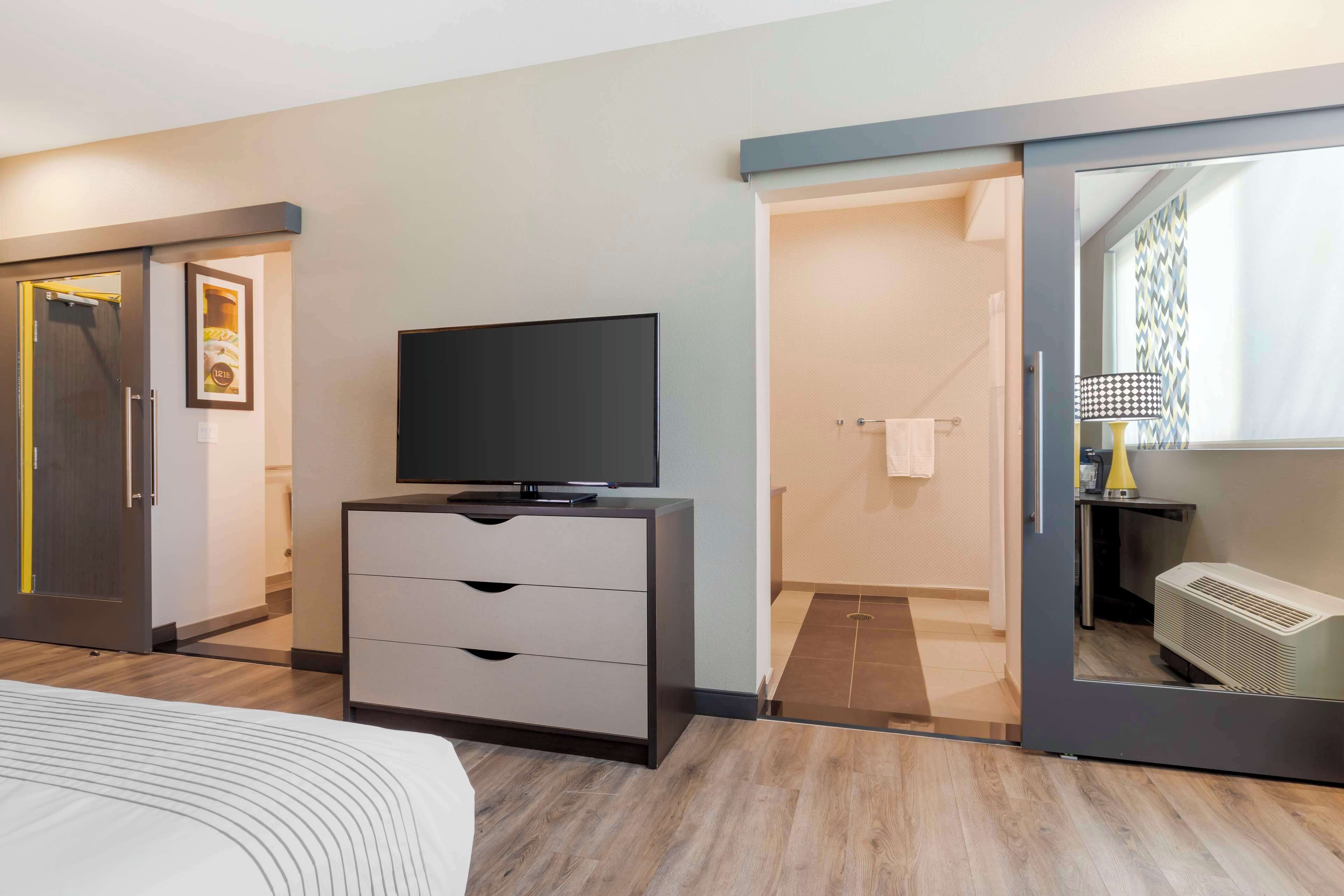 standard room, 1 king bed, non smoking, refrigerator (larger room) | premium bedding, pillow-top beds, blackout curtains, iron/ironing board