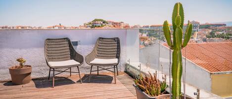 Signature Suite with Terrace and River View | Terrass/Patio