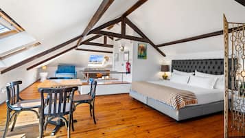 Signature Suite with Terrace and River View | 1 bedroom, hypo-allergenic bedding, minibar, in-room safe