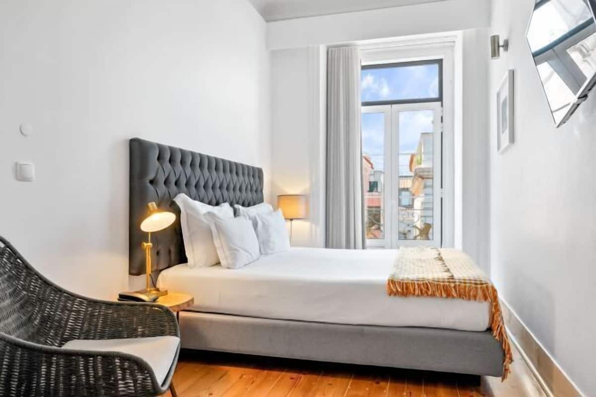1 bedroom, hypo-allergenic bedding, minibar, in-room safe