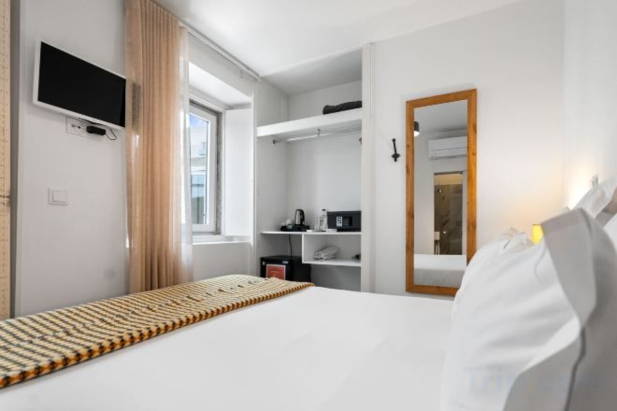 Allergitestet sengetøy, minibar, safe på rommet og strykejern/-brett