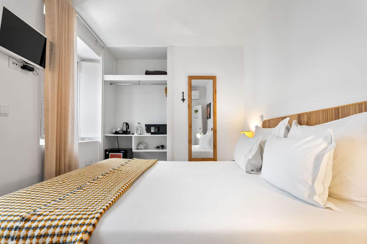 Small Double Room | 1 bedroom, hypo-allergenic bedding, minibar, in-room safe