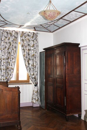 Dreibettzimmer, Bergblick | Hochwertige Bettwaren, Schreibtisch, schallisolierte Zimmer
