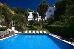 Piscina interna, piscina externa sazonal