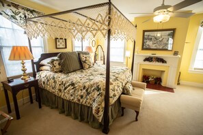 Tallulah | 1 bedroom, premium bedding, individually decorated - Benjamin Ellis House Bed & Breakfast (New Bern)