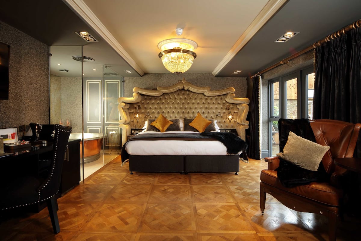 Premier Suite with Hot Tub and Sauna | Egyptian cotton sheets, premium bedding, minibar, in-room safe