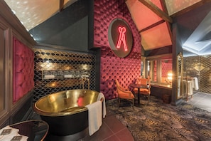 Suite Supérieure | Draps en coton égyptien, literie de qualité supérieure, minibar