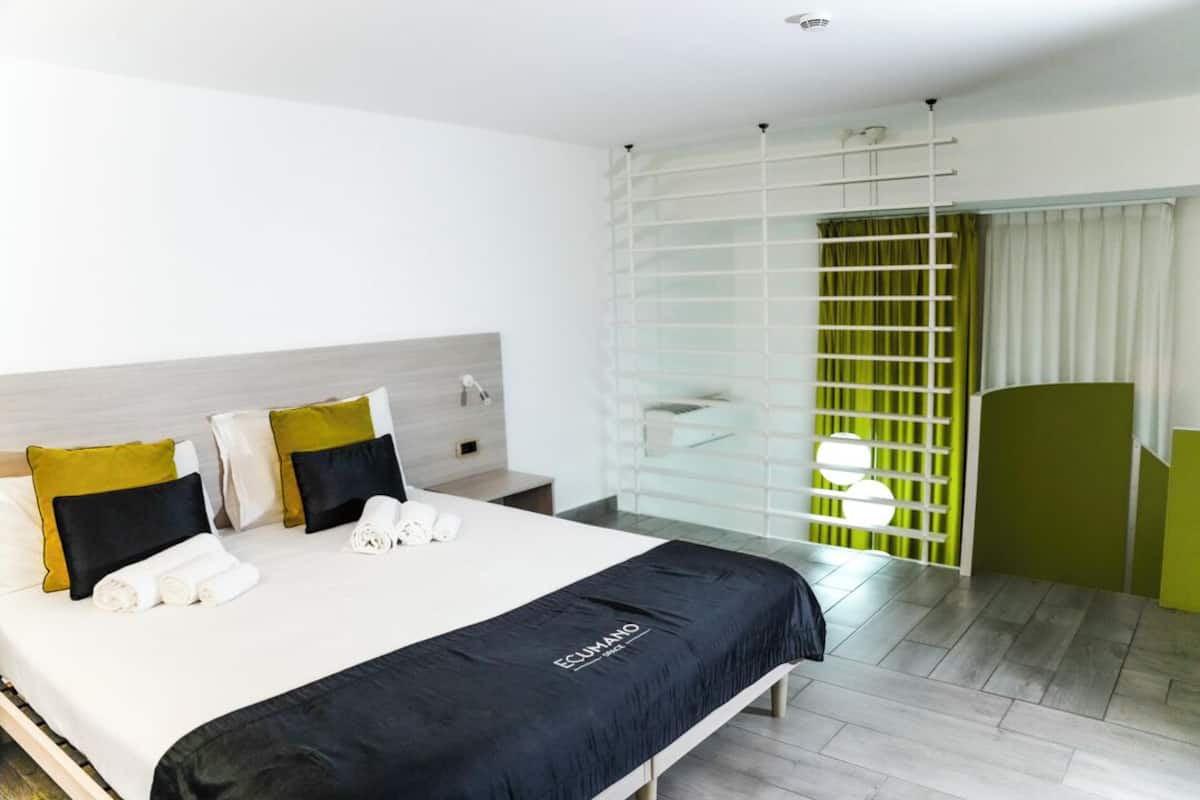 Economy Double or Twin Room, Ensuite