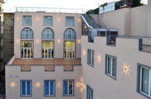 Economy kamer, 1 twee- of 2 eenpersoonsbedden, en-suite badkamer | Uitzicht vanuit de kamer