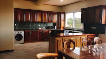 Apartment, 2 Bedrooms, Pool View | Private kitchen