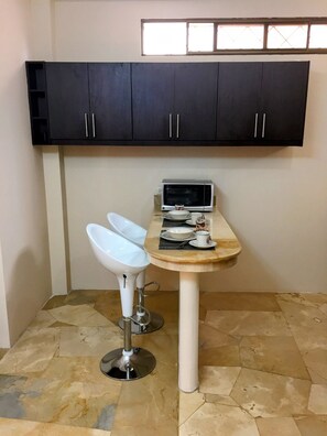 Comfort Double Room | Dining room - NCG Suite 2 (Guayaquil)