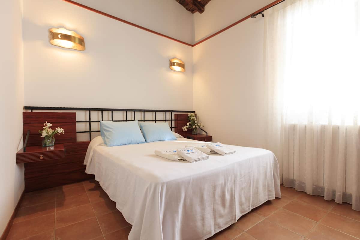 Quarto casal (Ibiza) | 1 quarto, ferros/tábuas de passar roupa, Wi-Fi de cortesia