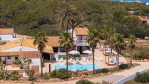 A resort with multiple villas, a swimming pool, and a view of the coastline. - Es Pas Formentera Agroturismo (Formentera)
