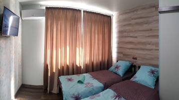 Premium bedding, in-room safe, individually decorated