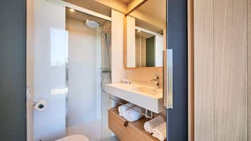 Premium bedding, in-room safe, desk, blackout curtains