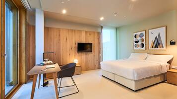 Studio (Triple) | Luxe beddengoed, een kluis op de kamer, een bureau