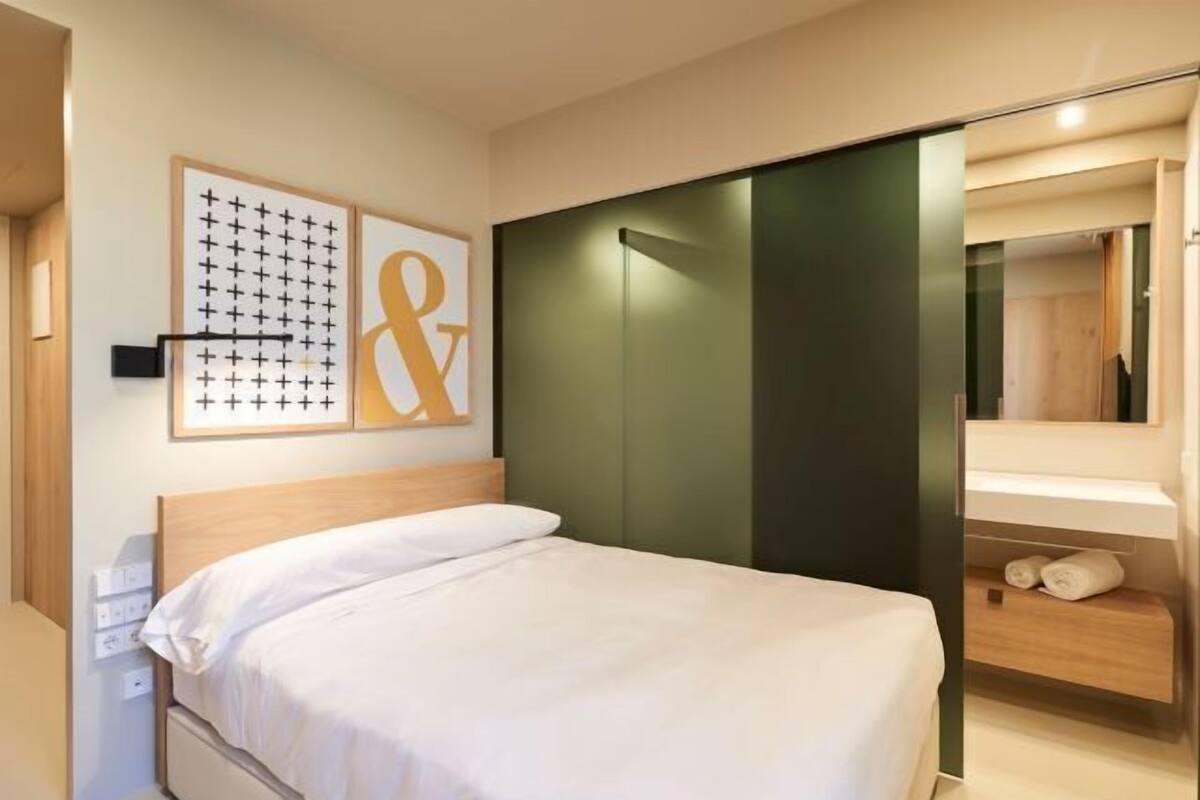 Premium bedding, in-room safe, desk, blackout curtains