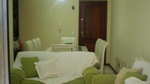 Apartment (1018) | Living room - Apartamento Menos de 100m do Mar (Bombinhas)