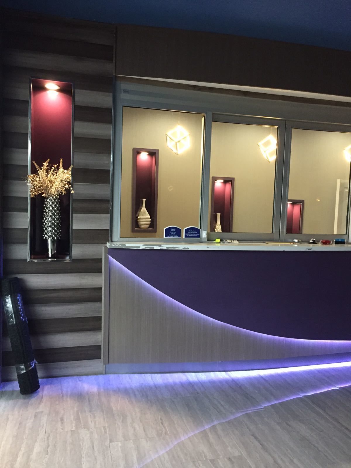 Check-in/check-out kiosk