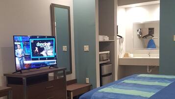 Habitación estándar, 1 cama King size | Ropa de cama de alta calidad y escritorio