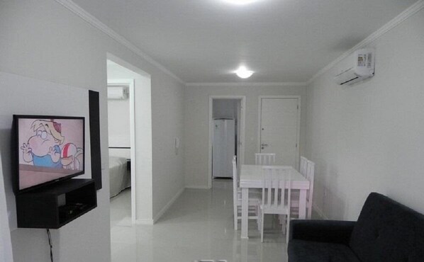 Apartment (1016) | Living area | TV