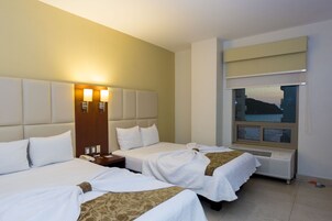 Caja de seguridad en la habitación y escritorio 