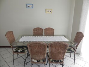 Apartment | In-room dining - Apto Centro de Bombinhas (Bombinhas)