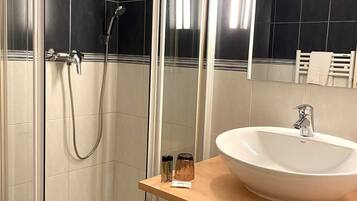Standard Double Room | Bathroom | Hair dryer, bathrobes, towels