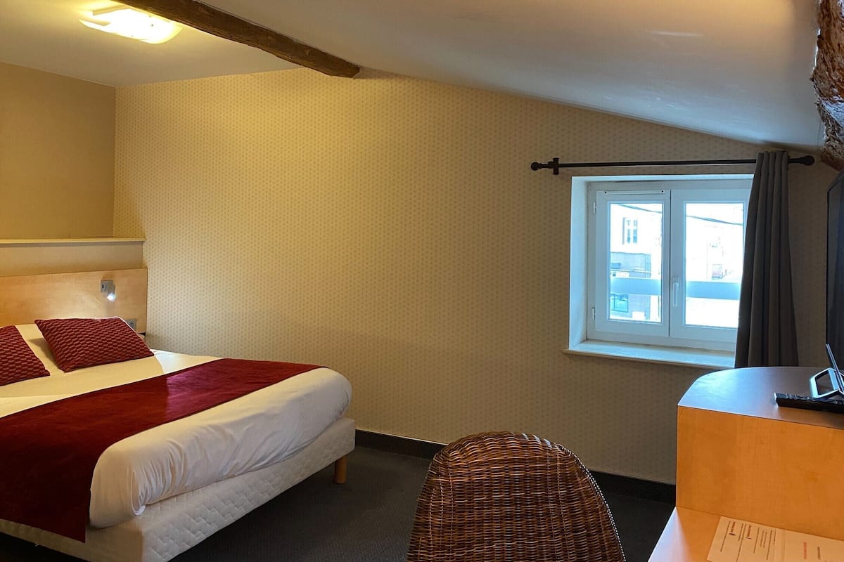 Standard dubbelrum | Skrivbord, ljudisolering, gratis wi-fi och sÀngklÀder