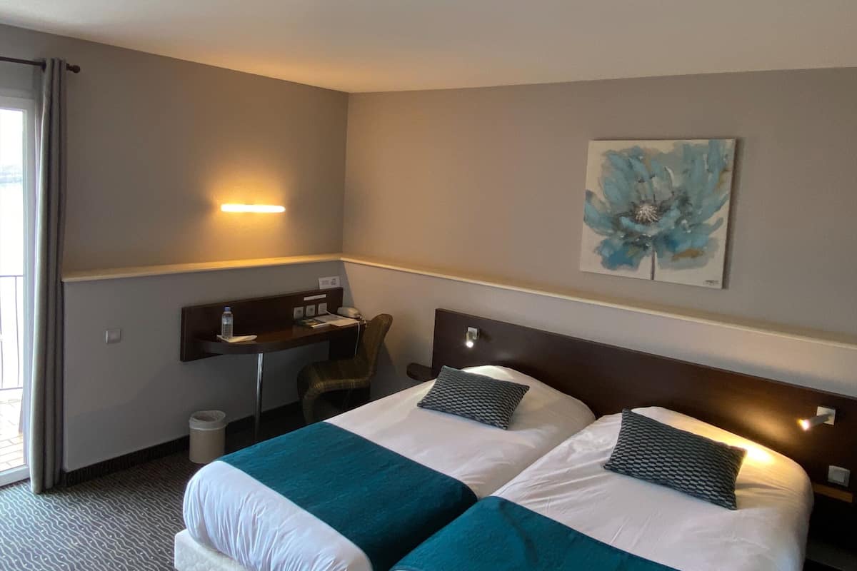 TvÄbÀddsrum Deluxe | Skrivbord, ljudisolering, gratis wi-fi och sÀngklÀder