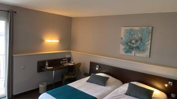 Chambre Deluxe avec lits jumeaux | Bureau, chambres insonorisées, Wi-Fi gratuit, draps fournis