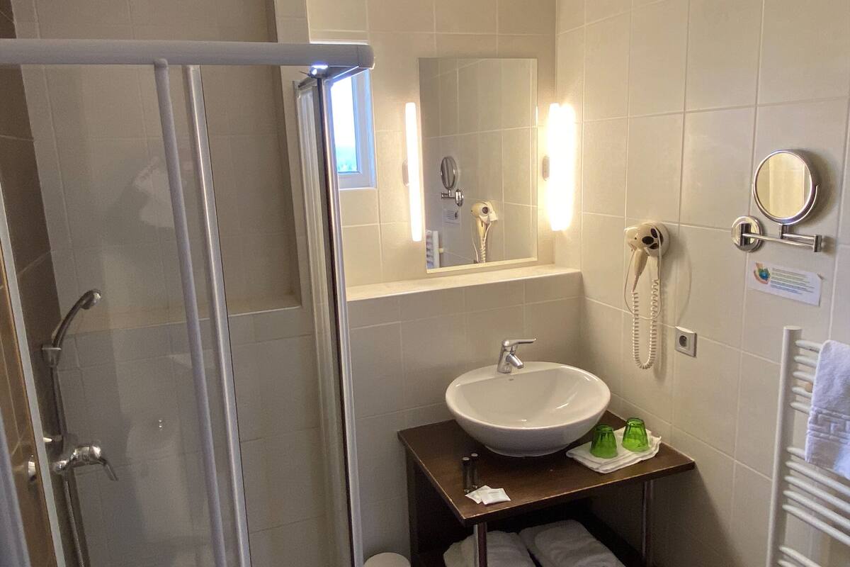 deluxe twin room | bathroom | hair dryer, bathrobes, towels