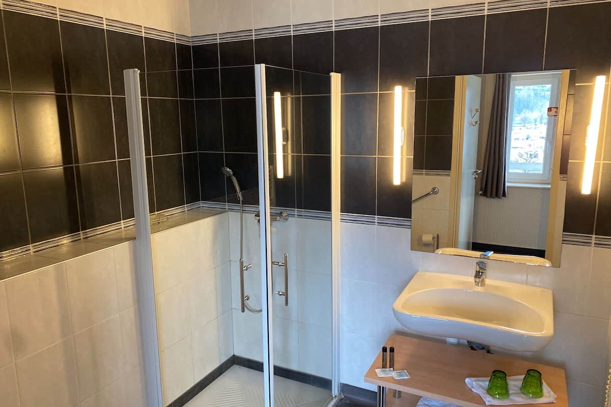 deluxe double room | bathroom | hair dryer, bathrobes, towels