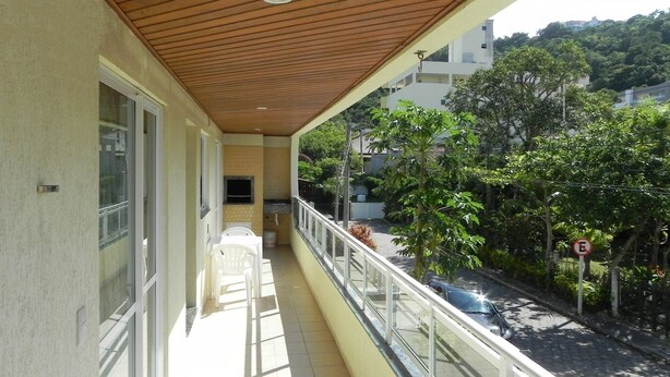 Balcony - Belo Apartamento Praia Central Bombinhas (Bombinhas)