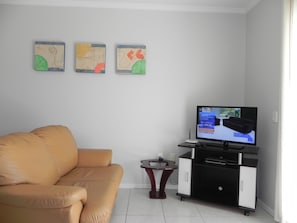 Apartamento (1012) | Sala de estar | TV