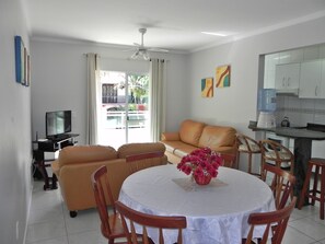 Apartamento (1012) | Área de estar | TV