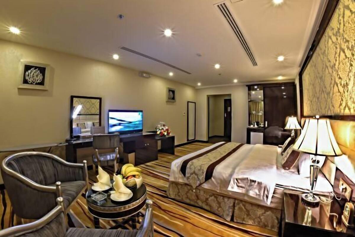 1 bedroom, Egyptian cotton sheets, premium bedding, Select Comfort beds