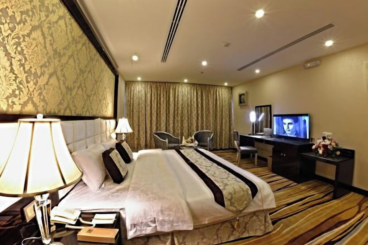 1 bedroom, Egyptian cotton sheets, premium bedding, Select Comfort beds
