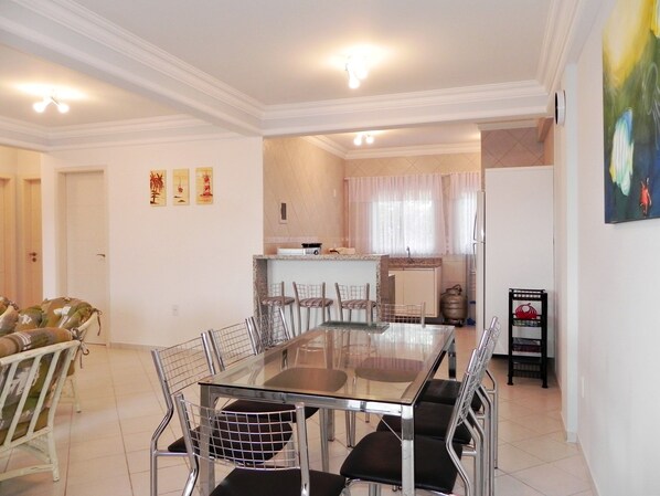 Apartment (1010) | In-room dining