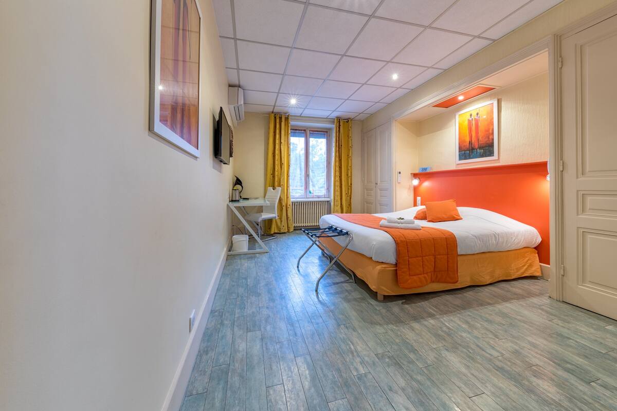Superior Double Room | Desk, free WiFi, bed sheets
